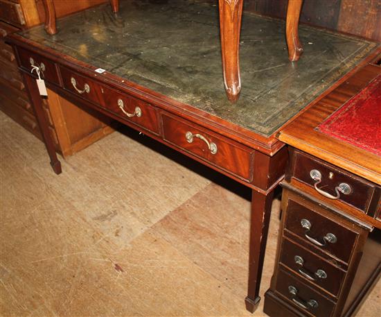 George III style mahogany writing table, fitted green skiver (606)